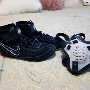 Nike wrestling mat shoe & head gear NWOT condition